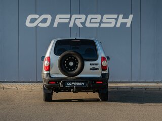 2010 Chevrolet Niva I Рестайлинг, серебристый, 470000 рублей, вид 4