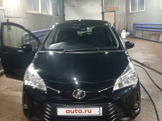 2017 Toyota Vitz III (XP130) Рестайлинг, чёрный, 1049000 рублей, вид 2