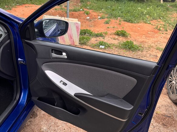 2012 Hyundai Solaris I, синий, 680000 рублей - вид 9