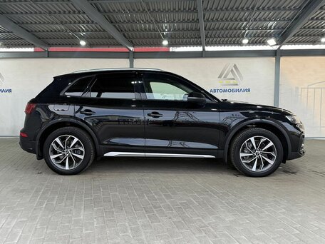 2021 Audi Q5 45 TFSI II (FY) Рестайлинг, чёрный, 4749000 рублей, вид 5