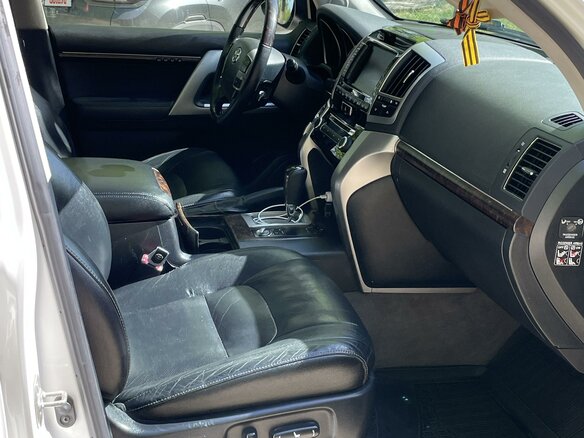 2012 Toyota Land Cruiser 200 Series Рестайлинг 1, белый, 4600000 рублей - вид 7