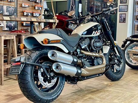 2022 Harley-Davidson Fat Bob, белый, 3450000 рублей, вид 4