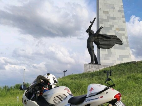 2002 Suzuki GSX 1300 R Hayabusa, белый, 450000 рублей, вид 1
