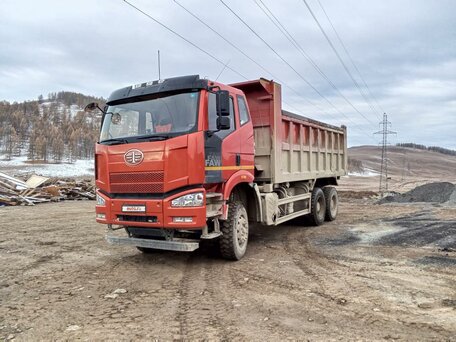 2021 FAW J6 CA3310, красный, 3600000 рублей, вид 5
