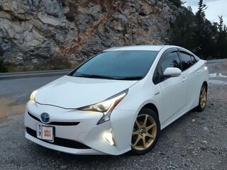 2016 Toyota Prius IV (XW50), белый, 1699999 рублей, вид 1
