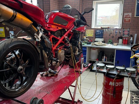 2009 Ducati 848, красный, 680000 рублей - вид 12