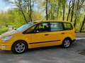 2013 Ford Galaxy II Рестайлинг, жёлтый, 1050000 рублей - вид 1