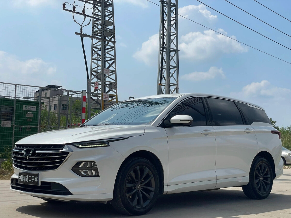 Открыть фотографии: Wuling Victory