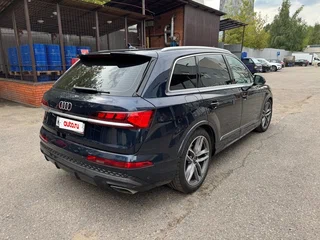 2024 Audi Q7 50 TDI II (4M) Рестайлинг, синий, 12000000 рублей, вид 5