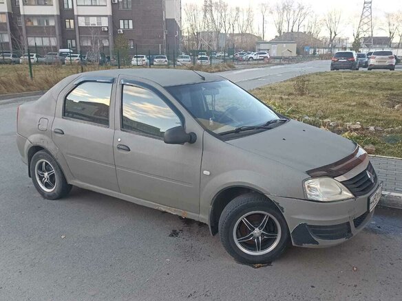 2011 Renault Logan I Рестайлинг, бежевый, 270000 рублей - вид 2