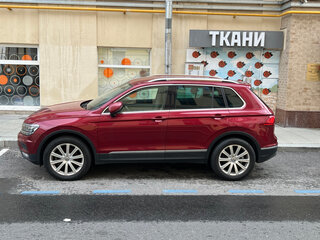 2017 Volkswagen Tiguan II, пурпурный, 2590000 рублей, вид 2