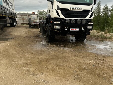 2013 Iveco Trakker, белый, 5300000 рублей, вид 2