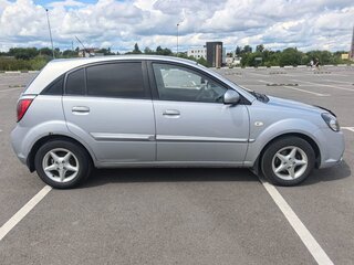 2011 Kia Rio II Рестайлинг, серебристый, 530000 рублей, вид 4
