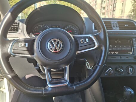 2020 Volkswagen Polo V Рестайлинг, белый, 960000 рублей, вид 5