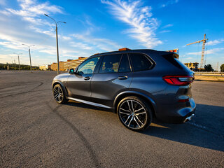 2019 BMW X5 30d IV (G05/G18), серый, 7800000 рублей, вид 3