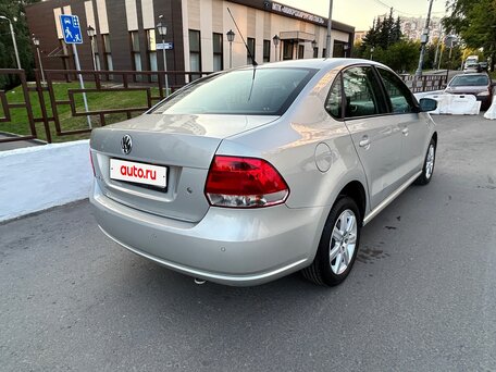 2011 Volkswagen Polo V, бежевый, 938000 рублей, вид 4