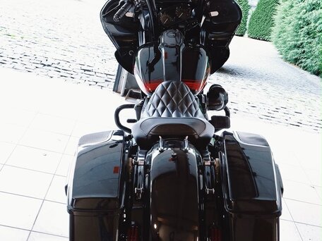 2021 Harley-Davidson CVO Road Glide, чёрный, 2600000 рублей, вид 4