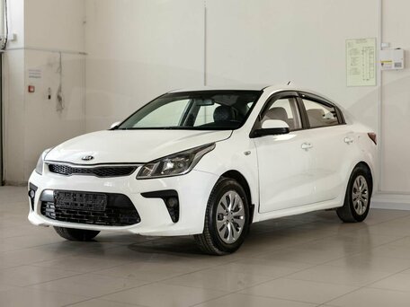 2017 Kia Rio IV, белый, 700000 рублей, вид 3