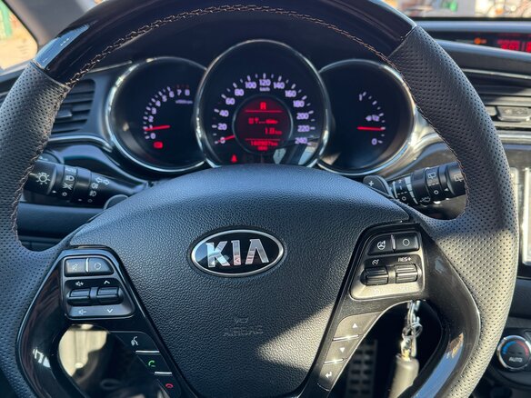 2017 Kia Ceed II Рестайлинг, чёрный, 1250000 рублей - вид 8