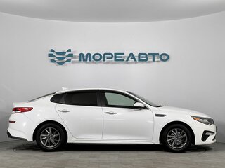 2019 Kia Optima IV Рестайлинг, белый, 1730000 рублей, вид 4