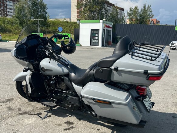 2023 Harley-Davidson Road Glide Limited, серый, 3550000 рублей - вид 3