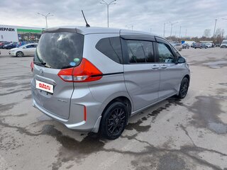 2017 Honda Freed+ II, серый, 1380000 рублей, вид 3