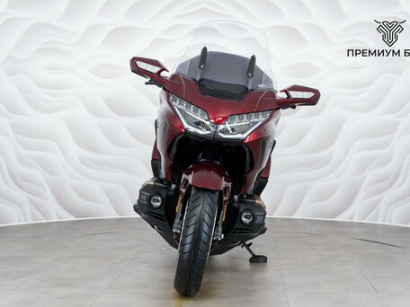 2025 Honda GL 1800 Gold Wing, красный, 3599000 рублей, вид 4