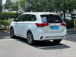 2022 Mitsubishi Outlander III Рестайлинг 3, белый, 1890002 рублей, вид 5