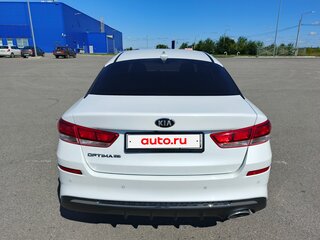 2019 Kia Optima IV Рестайлинг, белый, 1800000 рублей, вид 3