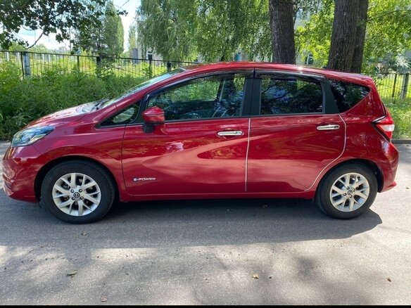 2018 Nissan Note e-Power II Рестайлинг, красный, 1620000 рублей - вид 32