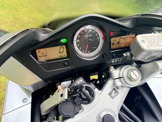 2006 Honda VFR 800, серебристый, 460000 рублей, вид 4