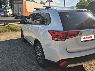 2017 Mitsubishi Outlander III Рестайлинг 2, белый, 2230000 рублей, вид 5