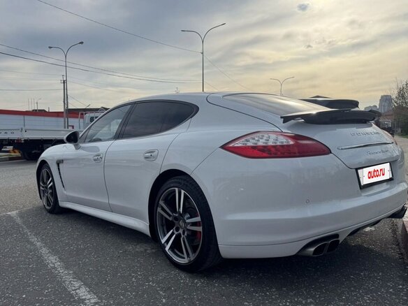 2010 Porsche Panamera Turbo I, белый, 2500000 рублей - вид 4