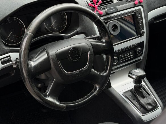 2011 Skoda Octavia II (A5) Рестайлинг, белый, 800000 рублей - вид 6
