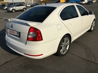 2010 Skoda Octavia RS II Рестайлинг, белый, 1500000 рублей, вид 4