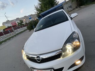 2010 Opel Astra GTC H Рестайлинг, белый, 850000 рублей, вид 2
