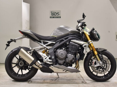 2024 Triumph Street Triple, серебристый, 1600000 рублей, вид 3