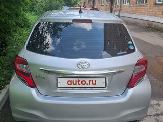 2015 Toyota Vitz III (XP130) Рестайлинг, серебристый, 973000 рублей, вид 3