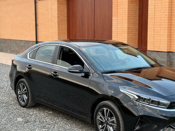 2022 Kia Cerato IV, чёрный, 2220000 рублей - вид 4