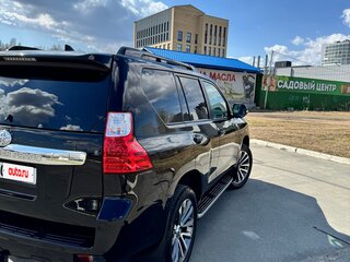 2017 Toyota Land Cruiser Prado 6-speed 150 Series Рестайлинг 1, чёрный, 4300000 рублей, вид 4