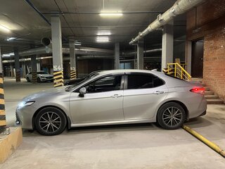2021 Toyota Camry VIII (XV70) Рестайлинг, серый, 3400000 рублей, вид 4