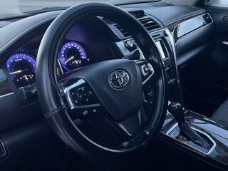 2017 Toyota Camry VII (XV50) Рестайлинг 2, белый, 1900000 рублей, вид 4