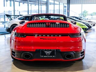 2022 Porsche 911 Carrera 4S VIII (992), красный, 22404399 рублей, вид 4