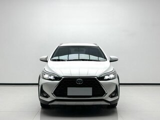 2023 Toyota Yaris L X XP150 Рестайлинг, белый, 1354000 рублей, вид 2