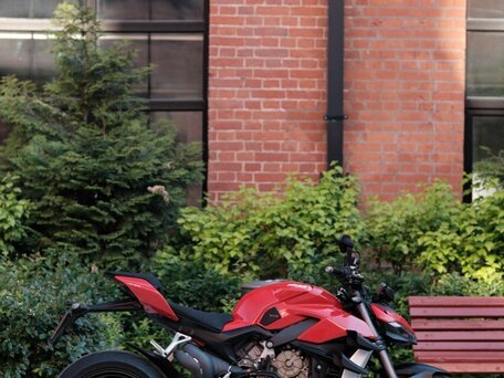 2020 Ducati Streetfighter V4, красный, 2000000 рублей, вид 3