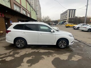 2022 Mitsubishi Outlander III Рестайлинг 3, белый, 2250000 рублей, вид 3