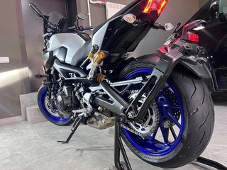 2020 Yamaha MT-09 (FZ-09), серый, 990000 рублей, вид 4