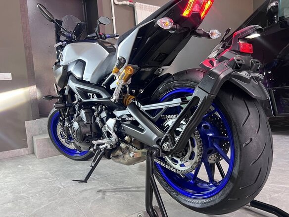2020 Yamaha MT-09 (FZ-09), серый, 990000 рублей - вид 3