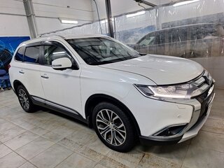 2017 Mitsubishi Outlander III Рестайлинг 2, белый, 1900000 рублей, вид 5