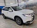 2017 Mitsubishi Outlander III Рестайлинг 2, белый, 1900000 рублей - вид 4